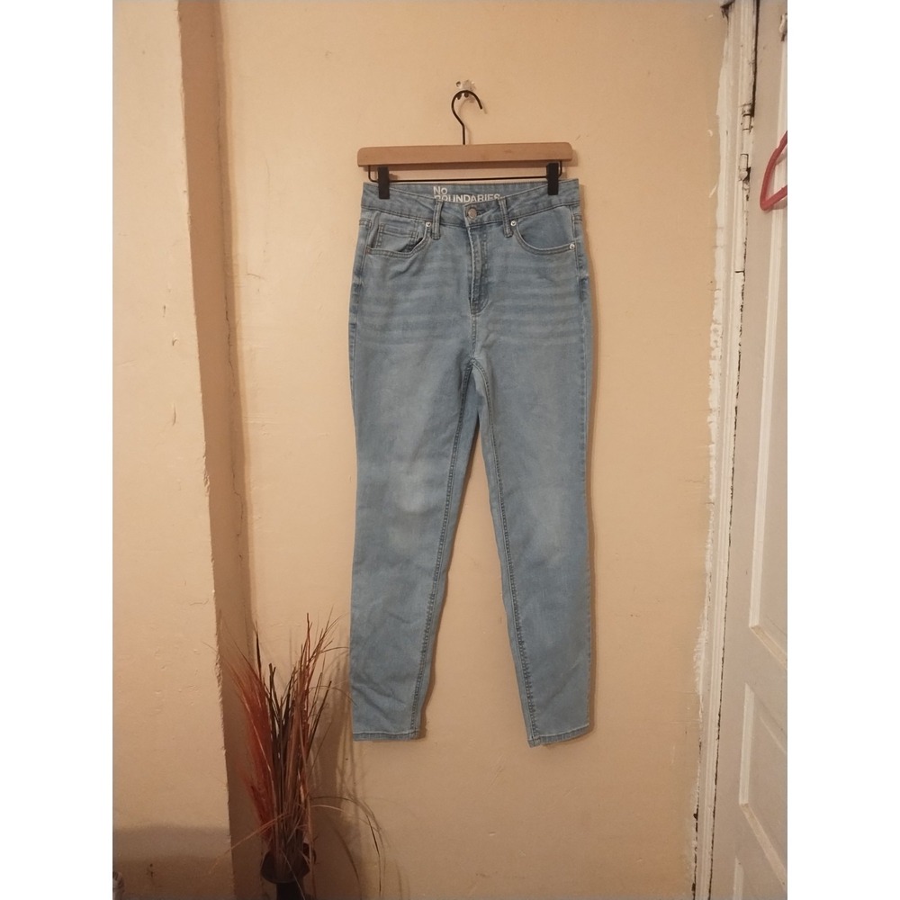 No Boundaries Women's Light Wash Skinny Slim Fit Stretch Blue Jeans Size 4